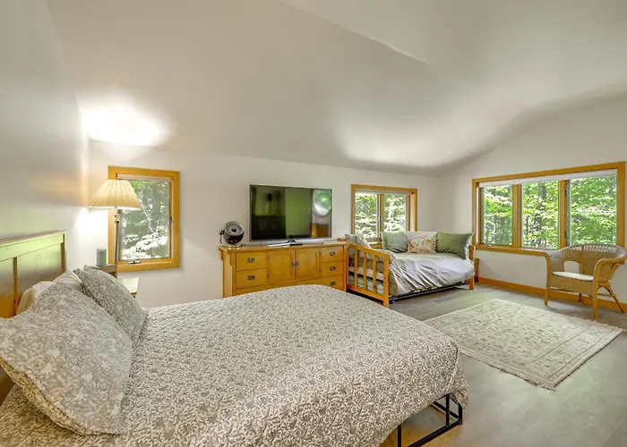 Glen Arbor Home W/ Glen Lake Access & Shared Dock!