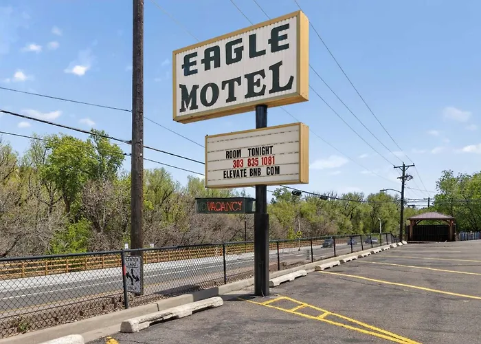 Eagle Motel Suite 110