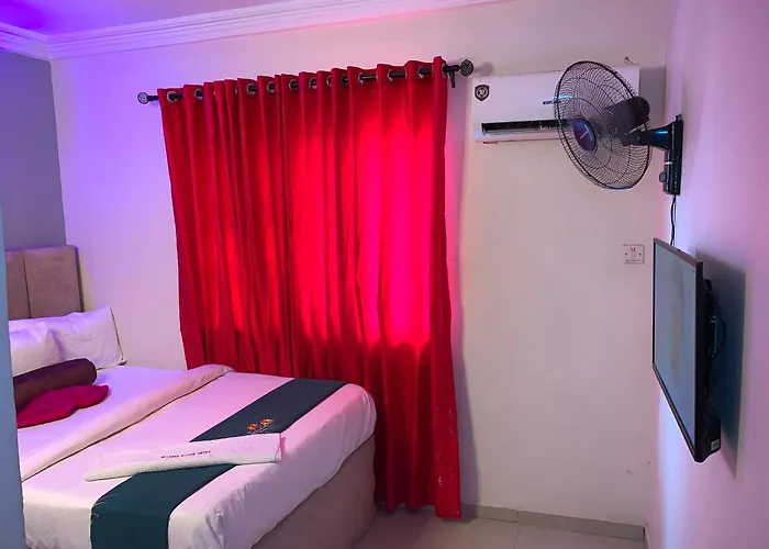Diamond Groove Hotel & Suites