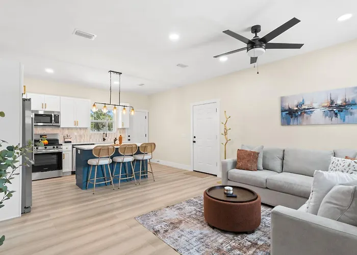 New Panama City Home King Suite, Modern Kitchen, Near Downtown, St. Andrews & Beaches