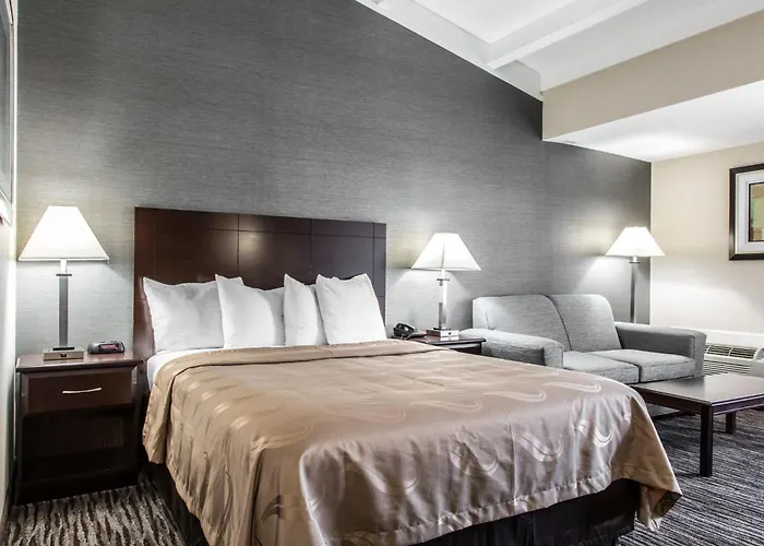 Danbury Inn & Suites
