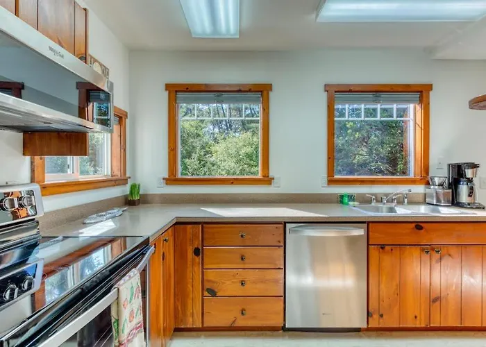 Dog-Friendly House Near The Beach With Ocean View And Private Gas Grill