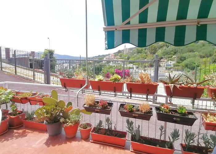 B&B Fiori d'Alassio - ampie camere con terrazza, parcheggio e scalinata per il mare