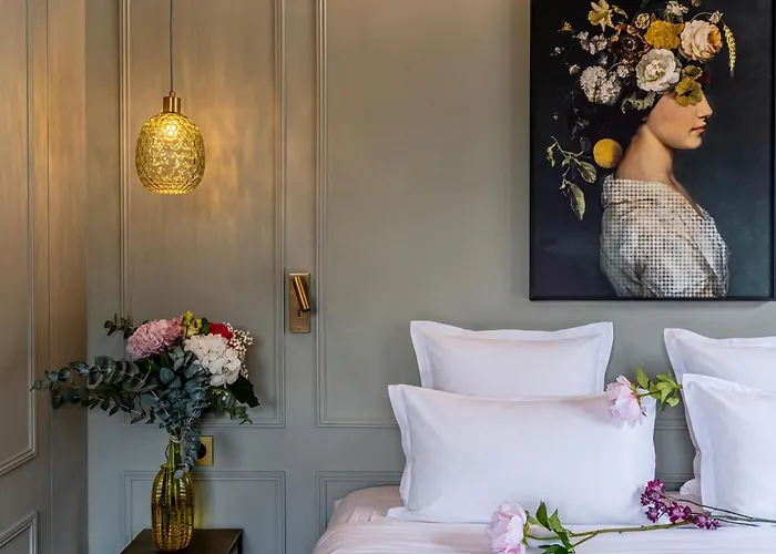 Lizzie Hotel