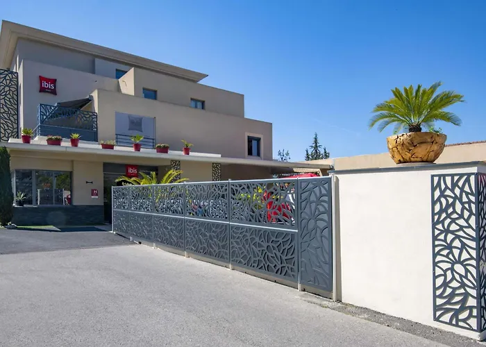 IBIS Cannes Mouans Sartoux parking gratuit