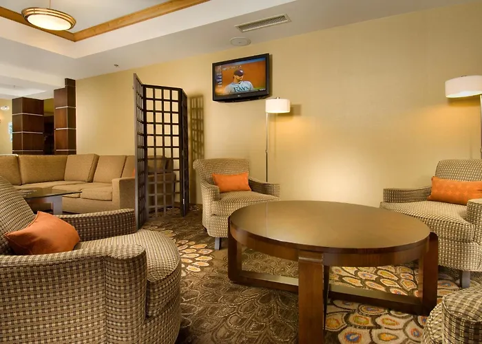 Holiday Inn Express & Suites Alexandria - Fort Belvoir By Ihg