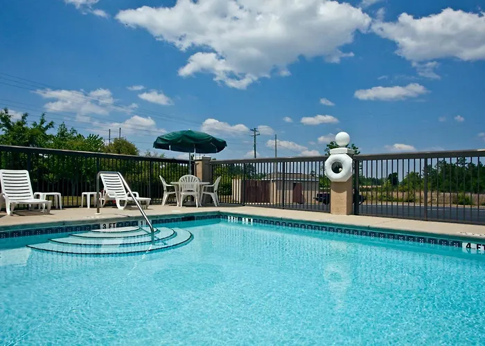 Holiday Inn Express & Suites Milton East I-10 By Ihg