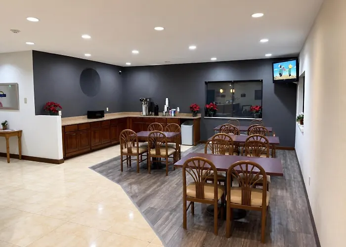 Days Inn By Wyndham Topeka