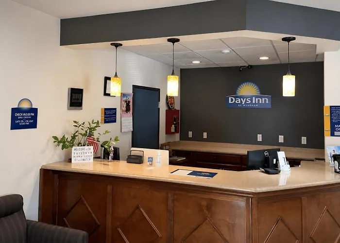 Days Inn By Wyndham Topeka