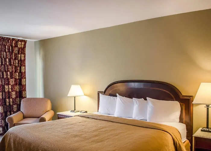 Quality Inn & Suites Pensacola Bayview