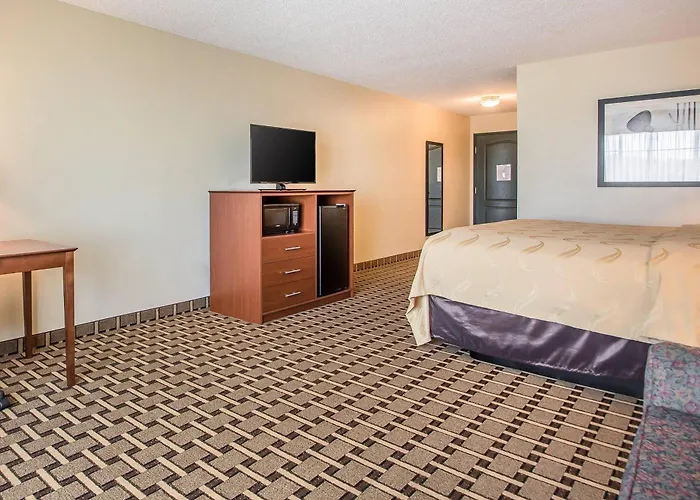 Quality Inn & Suites East Troy I-43