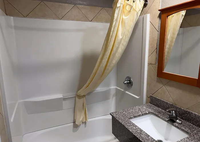 Rodeway Inn & Suites