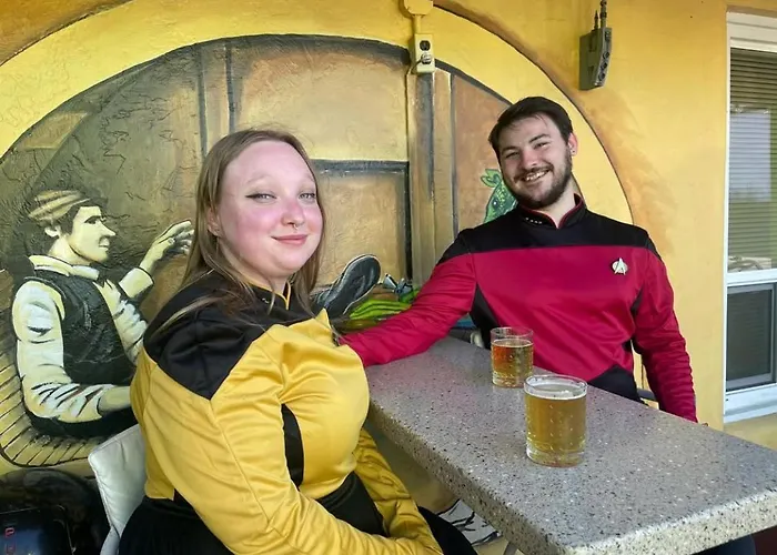 The Star Trek - Uss Enterprise Room At The Itty Bitty Inn