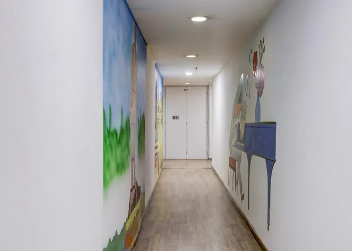 Super Townhouse Akota Vadodara