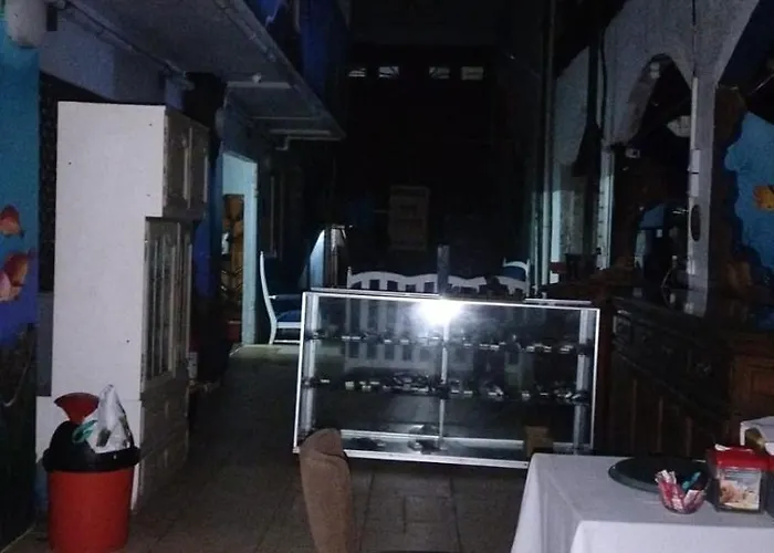Hotel La Cueva Limon