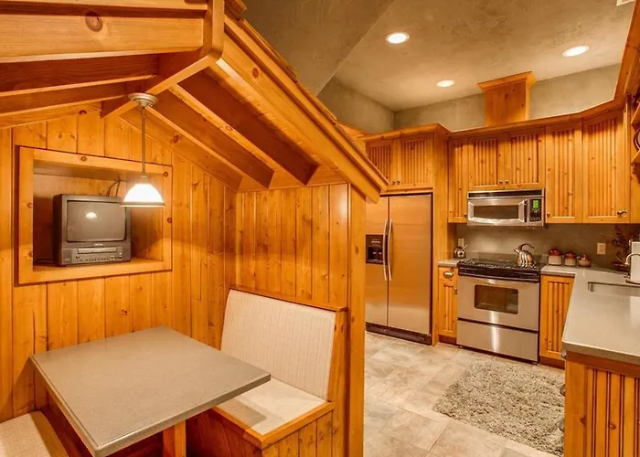 Snowgrass Lodge - A River & Mountain Retreat