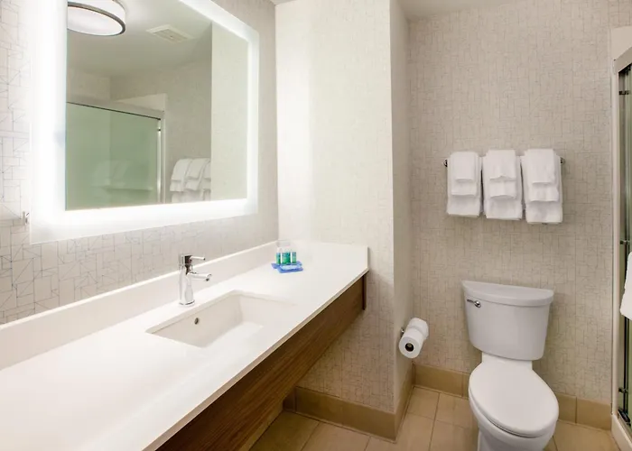 Holiday Inn Express & Suites - Detroit - Dearborn By Ihg
