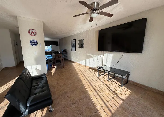 Shoreline Condo 4 Desert Oasis Free Wifi, Cool Ac