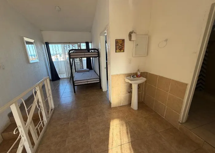 Shoreline Condo 4 Desert Oasis Free Wifi, Cool Ac