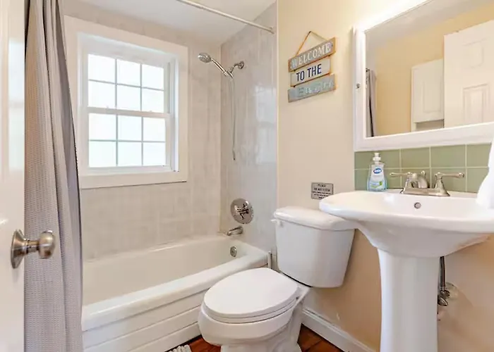 Dennis Beach House - Walk To Beach - Pet Friendly