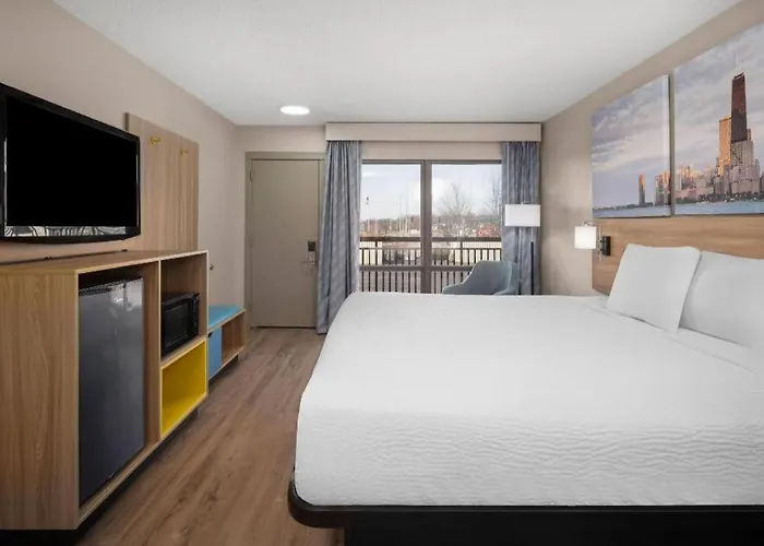Days Inn By Wyndham St. Charles Il