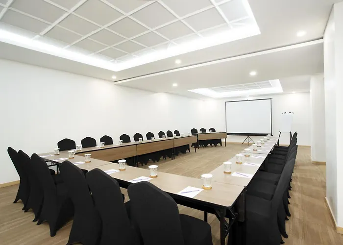 Fox Lite Hotel Cikarang
