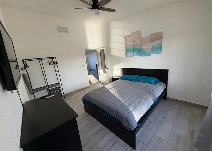 Shoreline Condo 5 Desert Oasis Free Wifi, Cool Ac
