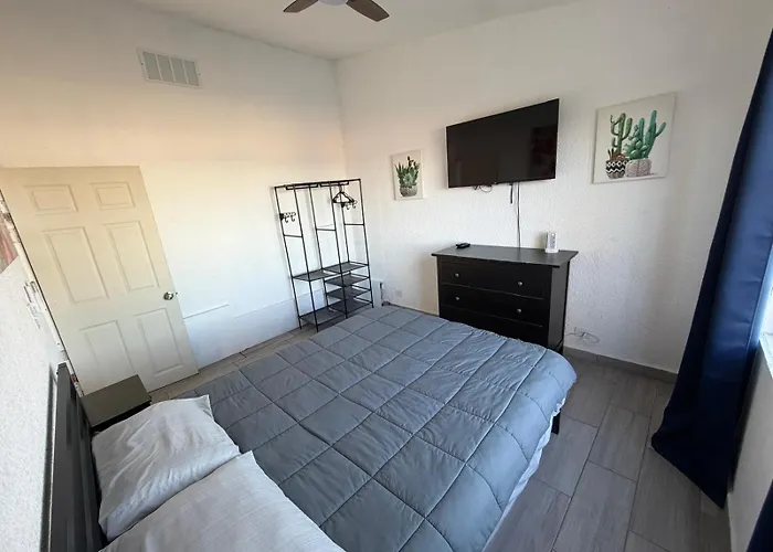 Shoreline Condo 5 Desert Oasis Free Wifi, Cool Ac
