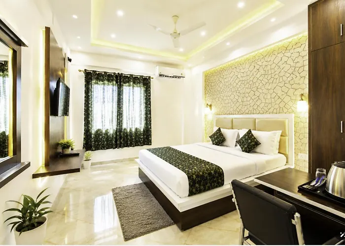 Hotel Grand House - Hsot Restaurant - Near Taj