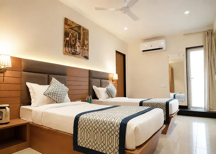 Royal Regal-Rooms & Suites