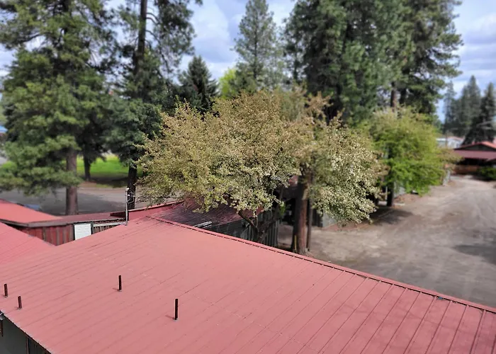 Cedar Village Motel