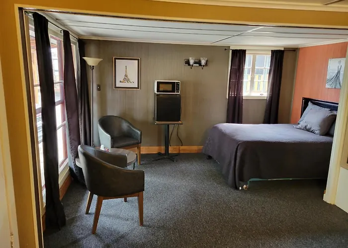 Cedar Village Motel