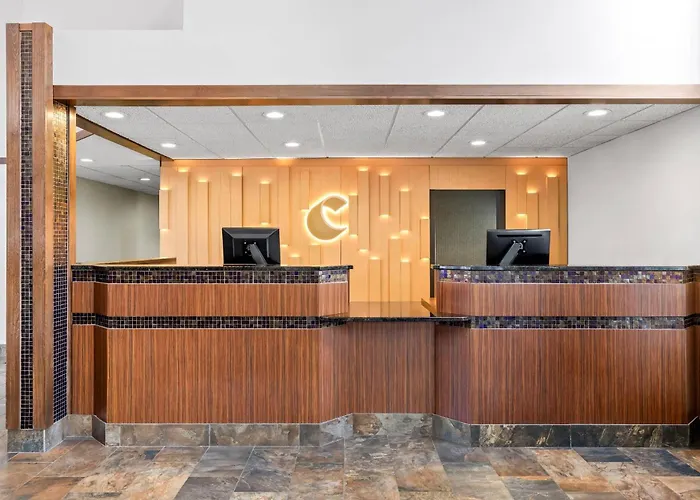 Comfort Inn & Suites And Conference Center