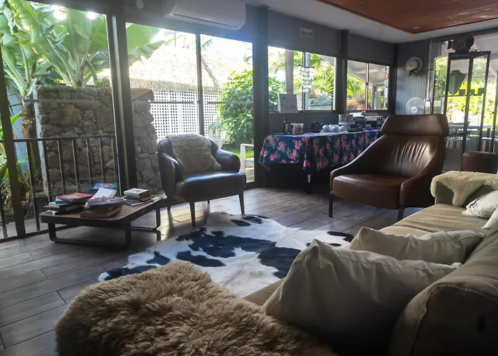 Inaki Uhi Hotel