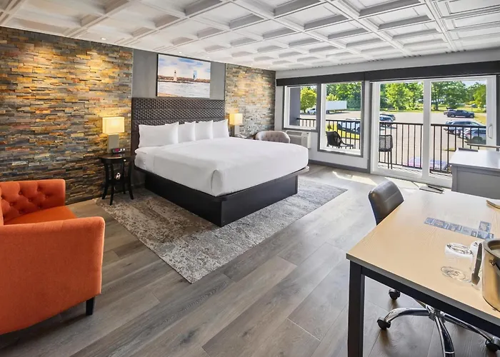 Terrace Bay Hotel - Lakefront
