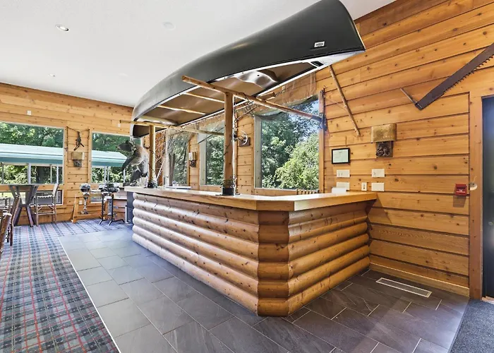 The Lodge At Crooked Lake