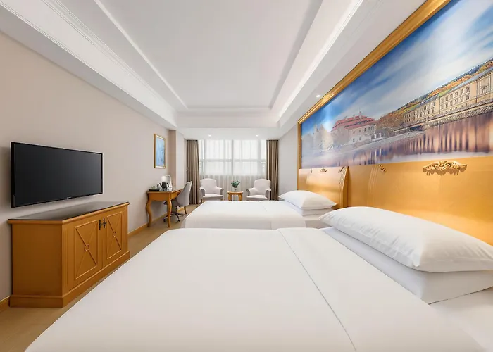 Vienna Hotel Shenzhen Fuyong Subway Station