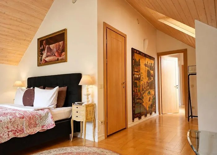 Lake & Library Boutique Hotel