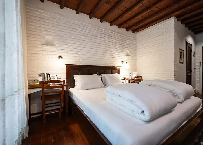 El Vino Hotel & Suites