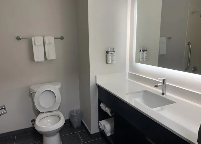 Holiday Inn Express & Suites Brookhaven By Ihg