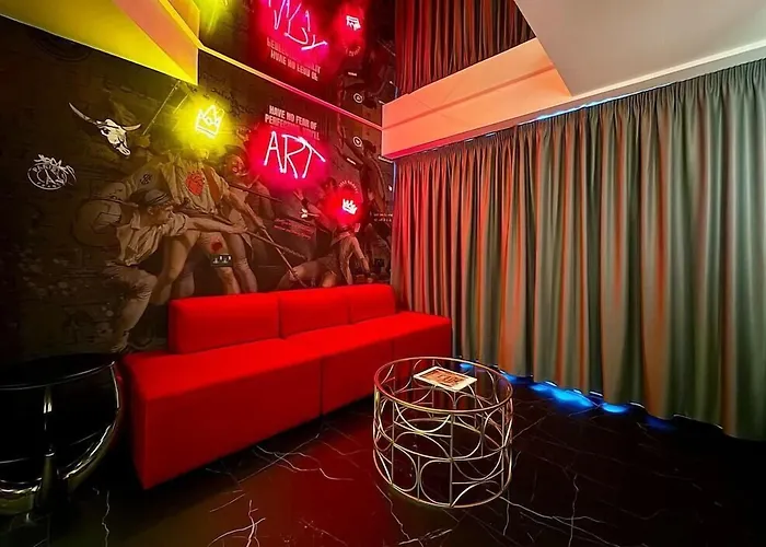 So City Hotel Adults Only