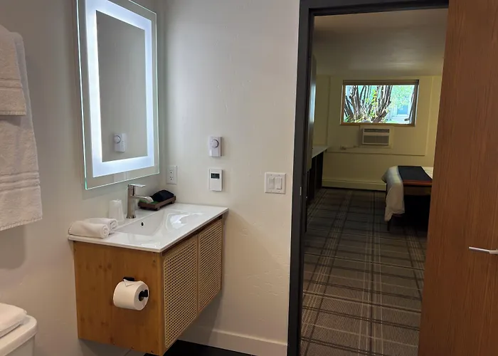 Yodeler Motel
