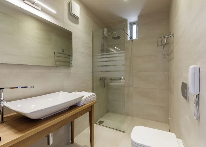 Trapela Limeni Luxury Suites