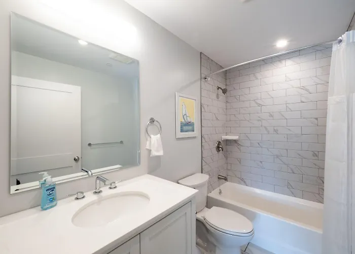 Long Beach Suites