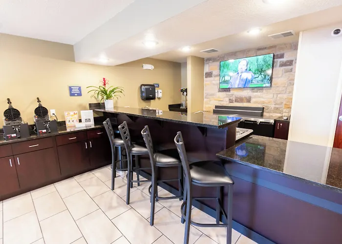 Cobblestone Inn & Suites - Winters