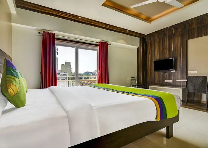 Treebo Shree Sai Suites - 2Km From Mahalaxmi Temple
