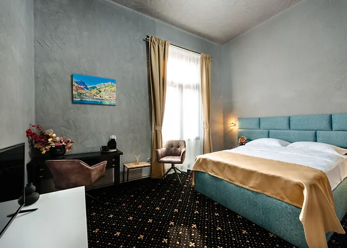 Palace Bulevard Inn