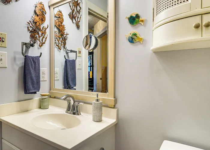 Nags Head Apt With Patio - 1/2 Mile Walk To Beach!