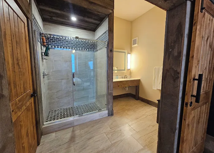 Eaglescape Suites And Event Center