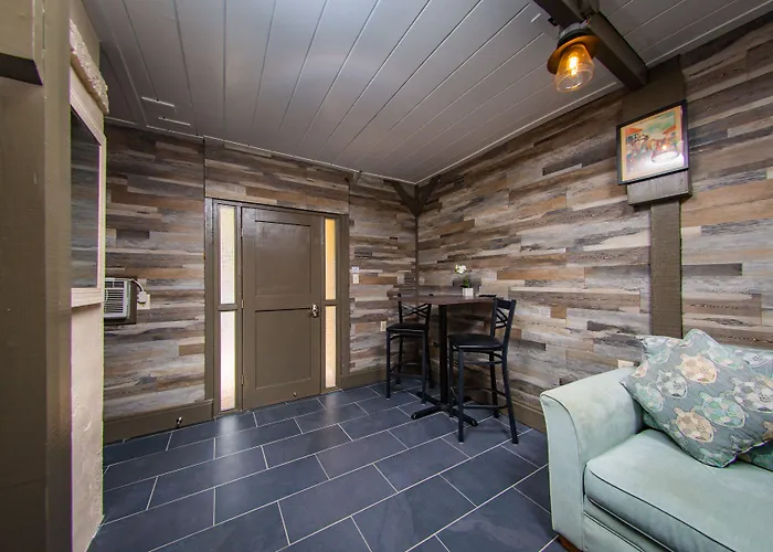Ruff Resort At Victoria House